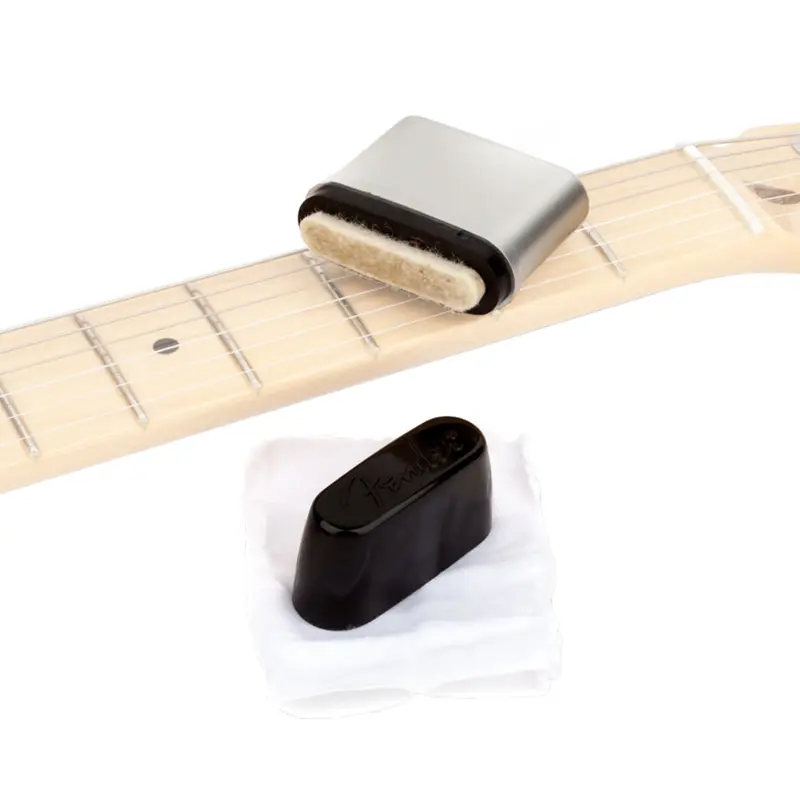 Fender Speed Slick Guitar String Cleaner, Black/Silver